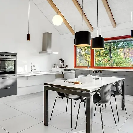 Stunning In With Kitchen Nyaraló