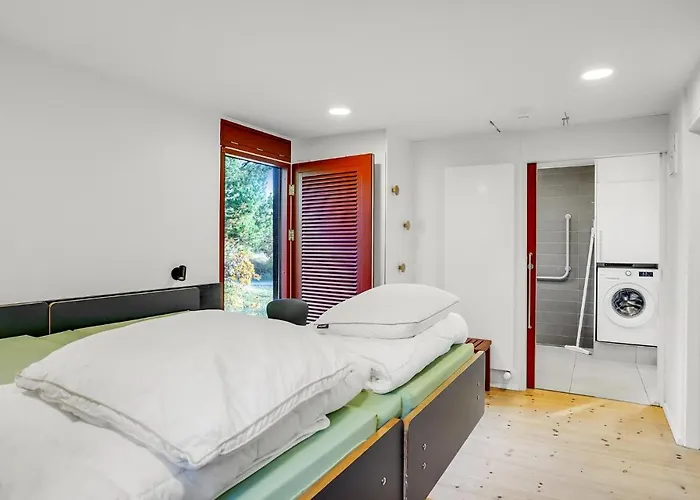 Vakantiehuis Stunning In With Kitchen